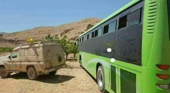 Grüne Busse fahren nach Juroud Arsal.