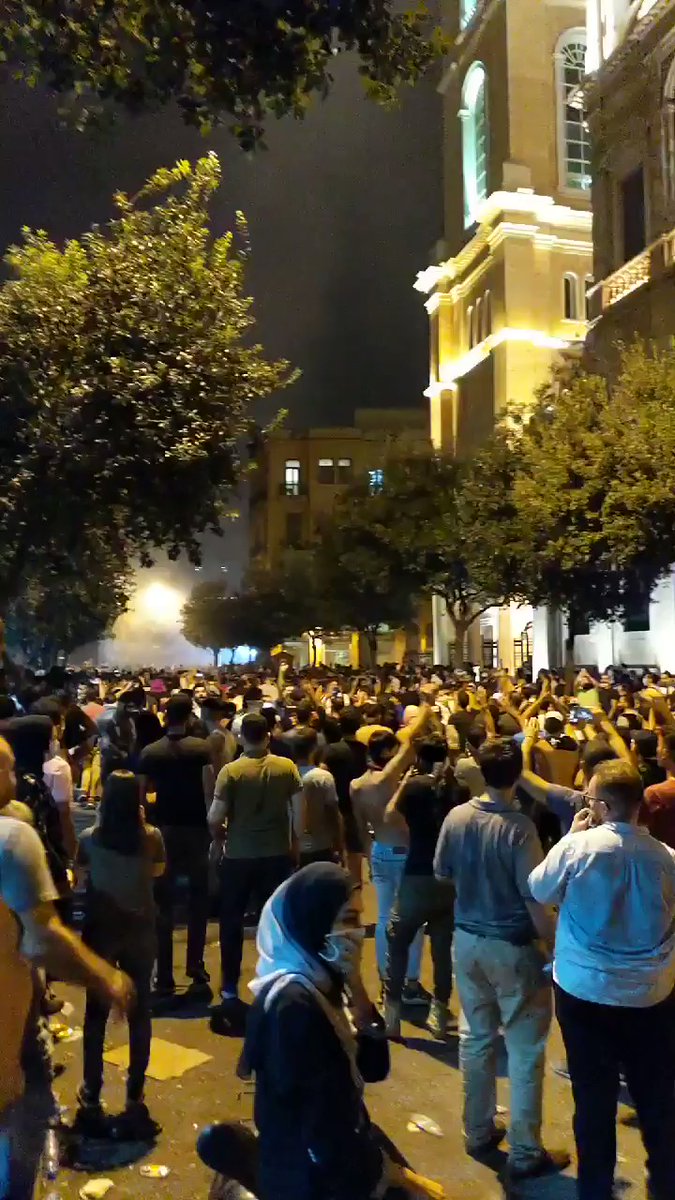Still loads of people out. #LebanonProtests