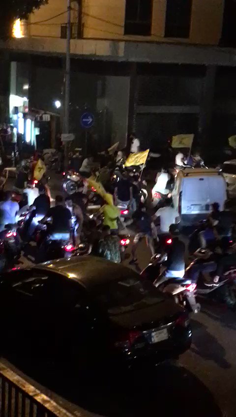 Lebanese Army just stopped Hezbollah & AMAL supporters , forbidding them of reaching #Lebanonprotests square in downtown Beirut