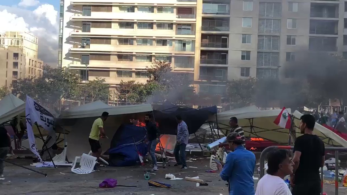 2:30 and fires are being set. Still no security forces presence more than 30 mins after these men arrived in downtown.