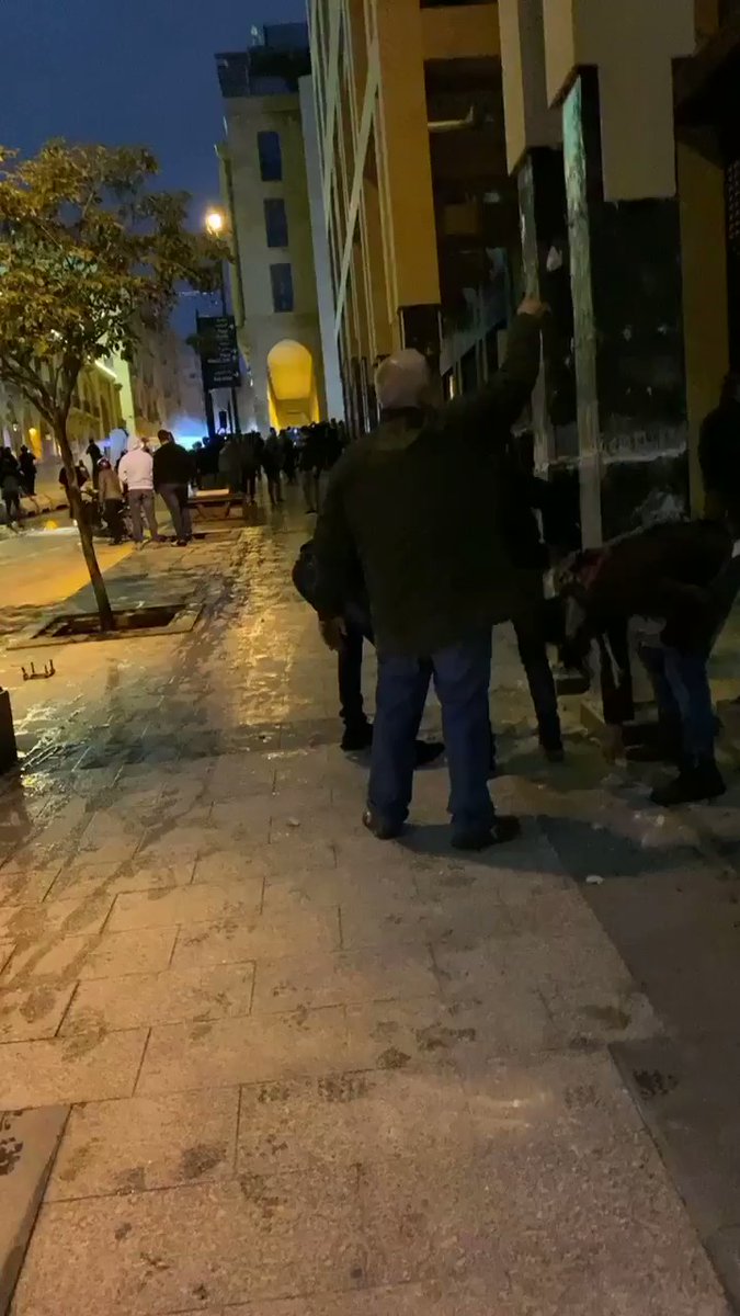 Protestors removing tiles from different corners around the Beirut souks to break them down & use them against riot police as video shows. Many Lebanese have it for Solidère as they say it ripped Beirut out of its identity 