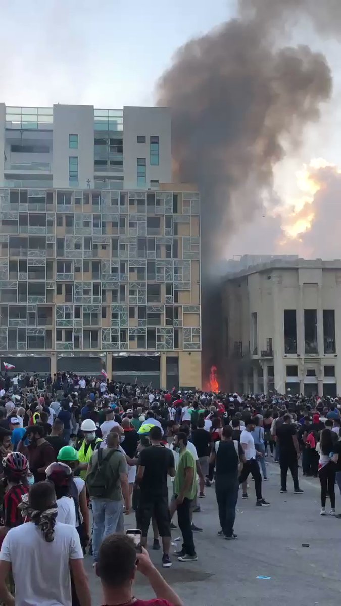 Building goes on fire Beirut protest