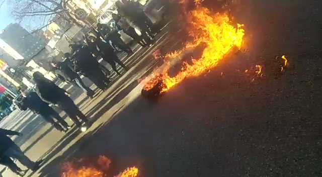 Families of the Beirut port blast victims are blocking the road outside the Justice Palace in Beirut (video via @salmanonline)