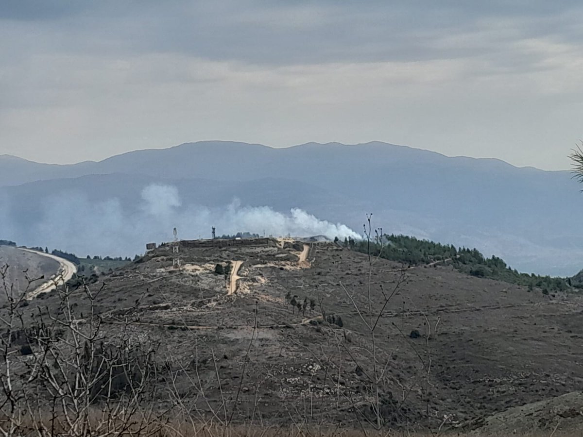 The nature of the ignition of the fire has not been determined, and smoke has been rising from one of the forests surrounding the Hunin Ramim barrack since the early morning, opposite the town of Markba.