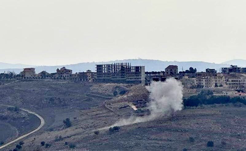 Israeli artillery targets the eastern outskirts of the town of Markaba