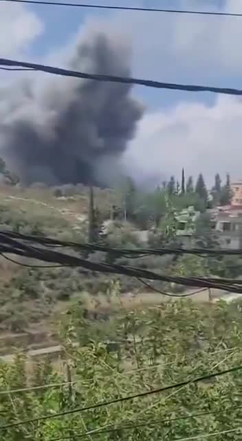 لحظة قصف  لموقع في بلدة معروب جنوب لبنان