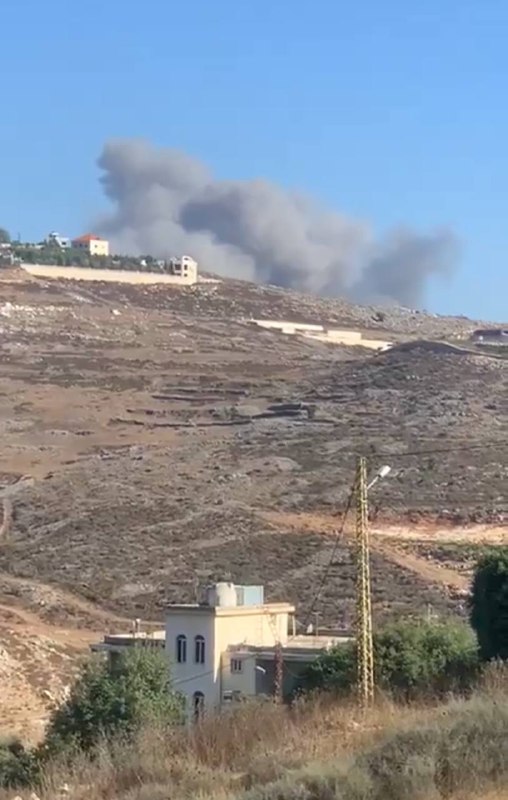 Israeli army air strike in Beint Jbeil