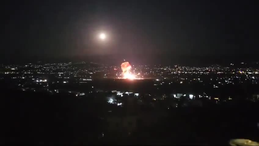 Vídeo del ataque de esta noche en el Valle del Líbano: misiles volando por el aire. La Fuerza Aérea israelí ataca los depósitos de misiles de Hezbolá