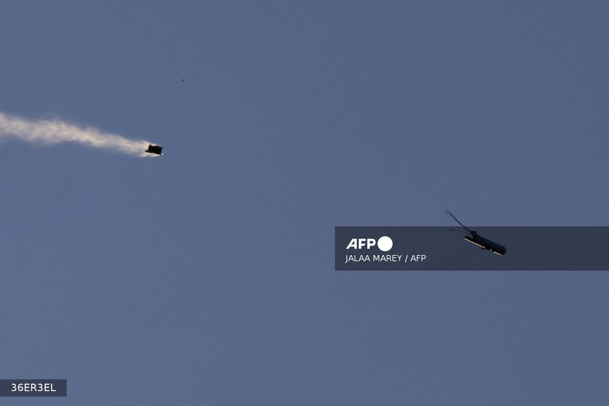 Fotografías de Jalaa Marey de AFP de un avión no tripulado de Hezbolá siendo derribado en el norte de Israel