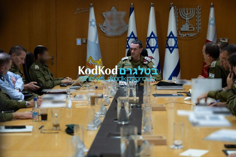 Portavoz del ejército israelí: El Jefe del Estado Mayor al final de una evaluación de la situación: Estamos decididos a cambiar la situación de seguridad en el norte, para que los residentes del norte puedan regresar a sus hogares sanos y salvos; El Jefe del Estado Mayor, el general de división Herzi Halevi, ha completado ahora una evaluación de la situación en Kirya con miembros del Foro del Estado Mayor General El Jefe del Estado Mayor dice: Esta mañana frustramos un ataque a tiros a gran escala por parte de Hezbolá. Estamos muy decididos y continuaremos haciendo todo lo posible para proteger a los ciudadanos de Israel en todas partes