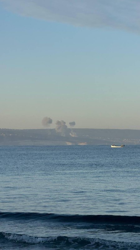 Luftangriffe der israelischen Armee in der Nähe von Naqoura zu Beginn dieser Stunde