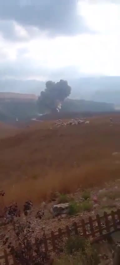 Um ataque israelita teve como alvo o vale adjacente à estrada Kafr Tibnit-Nabatieh, perto do antigo local de Zafateh