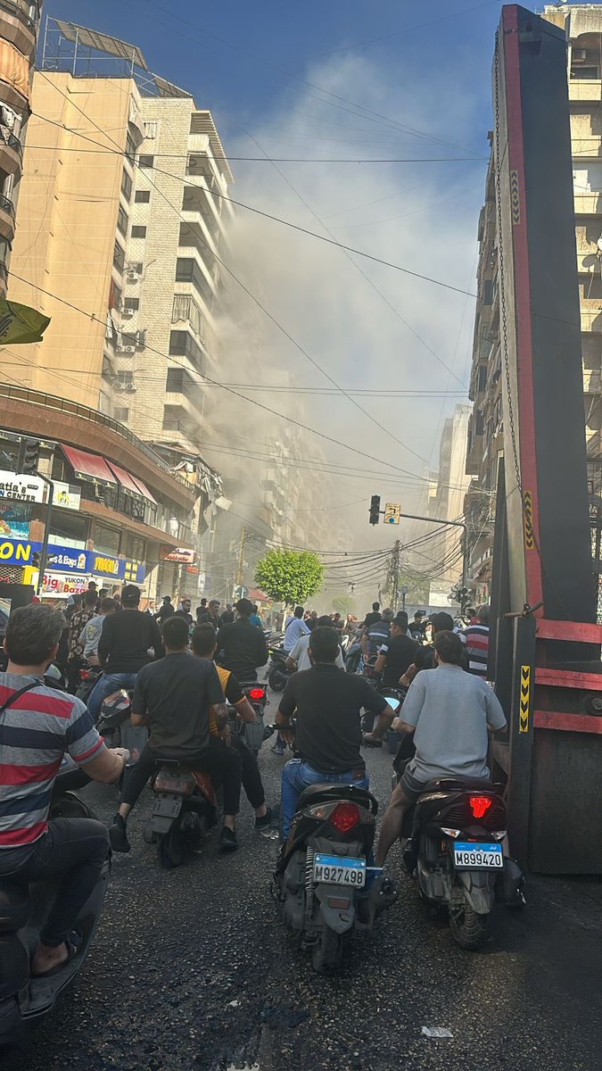 Beyrut'un güney banliyösü El-Kaim Caddesi'nde baskın