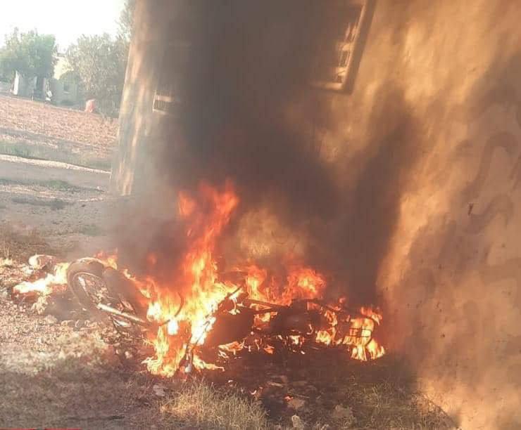 Um relatório no Líbano sobre um ataque a uma motocicleta na área de Harmel, no Líbano