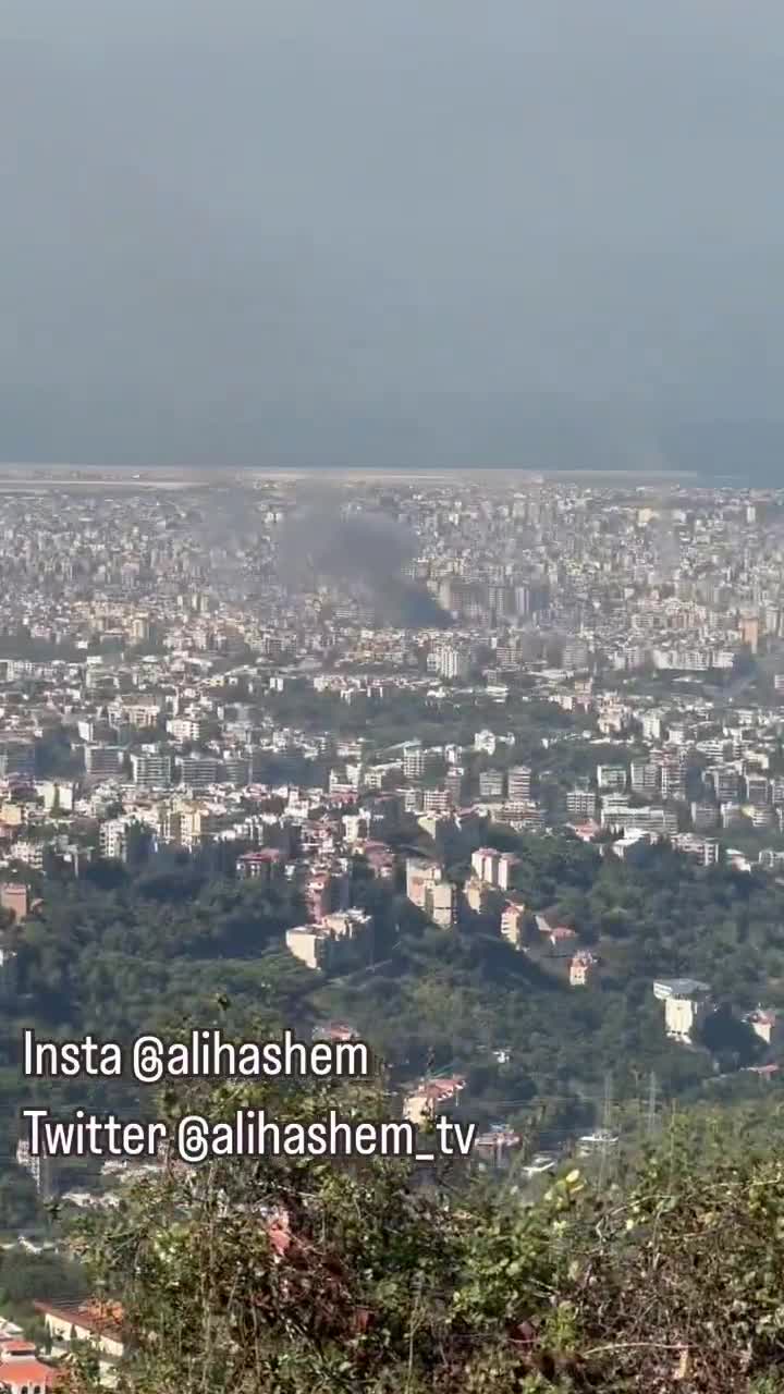 שעות לאחר מספר התקפות ישראליות על ביירות והפרבר הדרומי שלה, עטיפות עשן עדיין עולות מהבירה