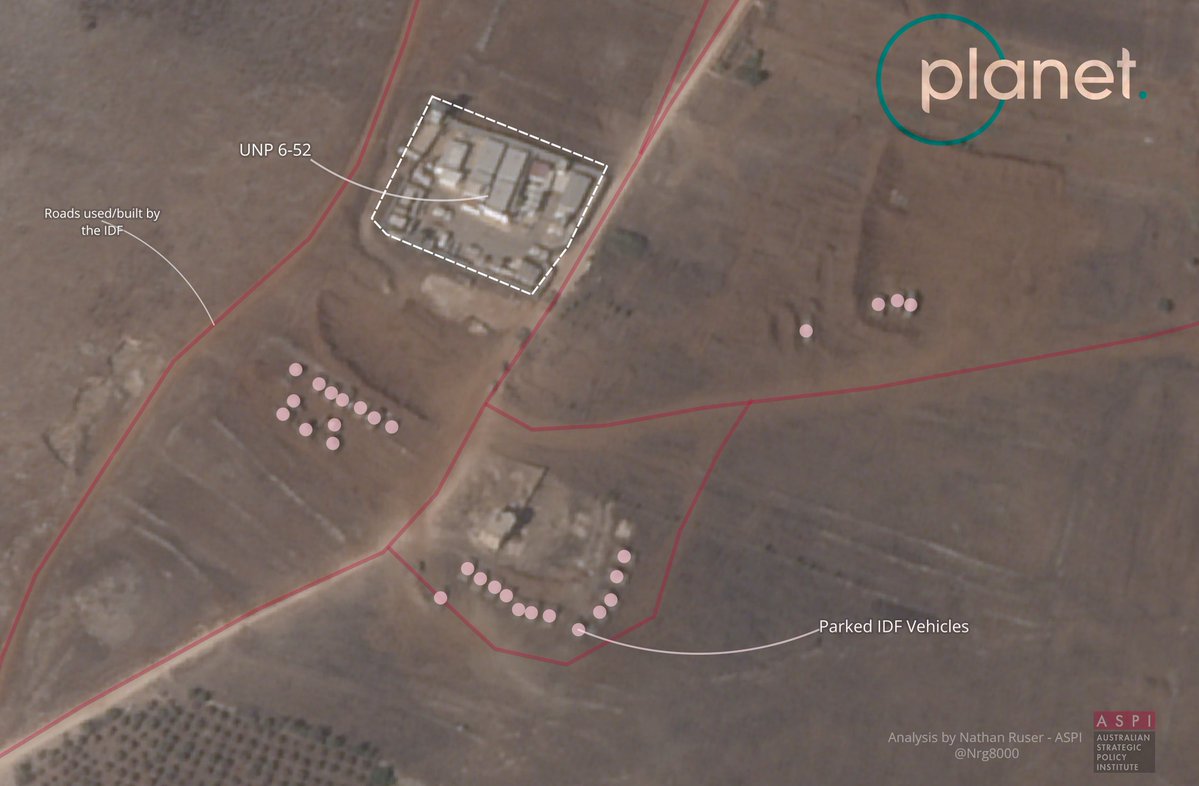 Satellitenbilder vom 5. Oktober von @Planet zeigen etwa 30 mutmaßliche israelische Armeefahrzeuge, die innerhalb von 65 m der UNIFIL-Position 6-52 in Bulldozerwällen geparkt sind. Fahrzeuge der israelischen Armee überquerten die blaue Linie etwa 500 m südwestlich der Position und bezogen Positionen in Maroun al-Ras in der Nähe.