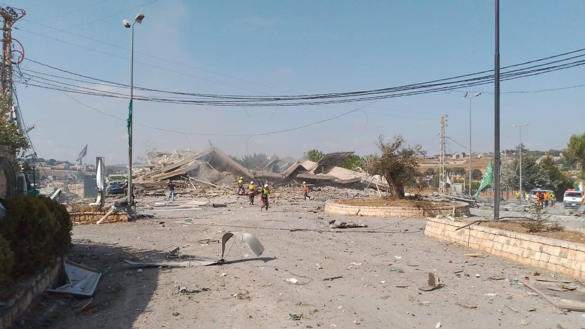 Luchtmacht voert een luchtaanval uit op de rotonde van de stad Kafr Tibnit, Zuid-Libanon