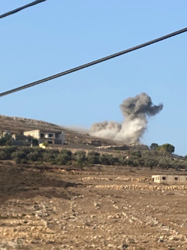 Aviões israelenses atacam a cidade de Aita al-Shaab no sul do Líbano