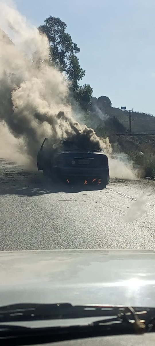 An Israeli drone targeted a car in the Khardali area, causing injuries