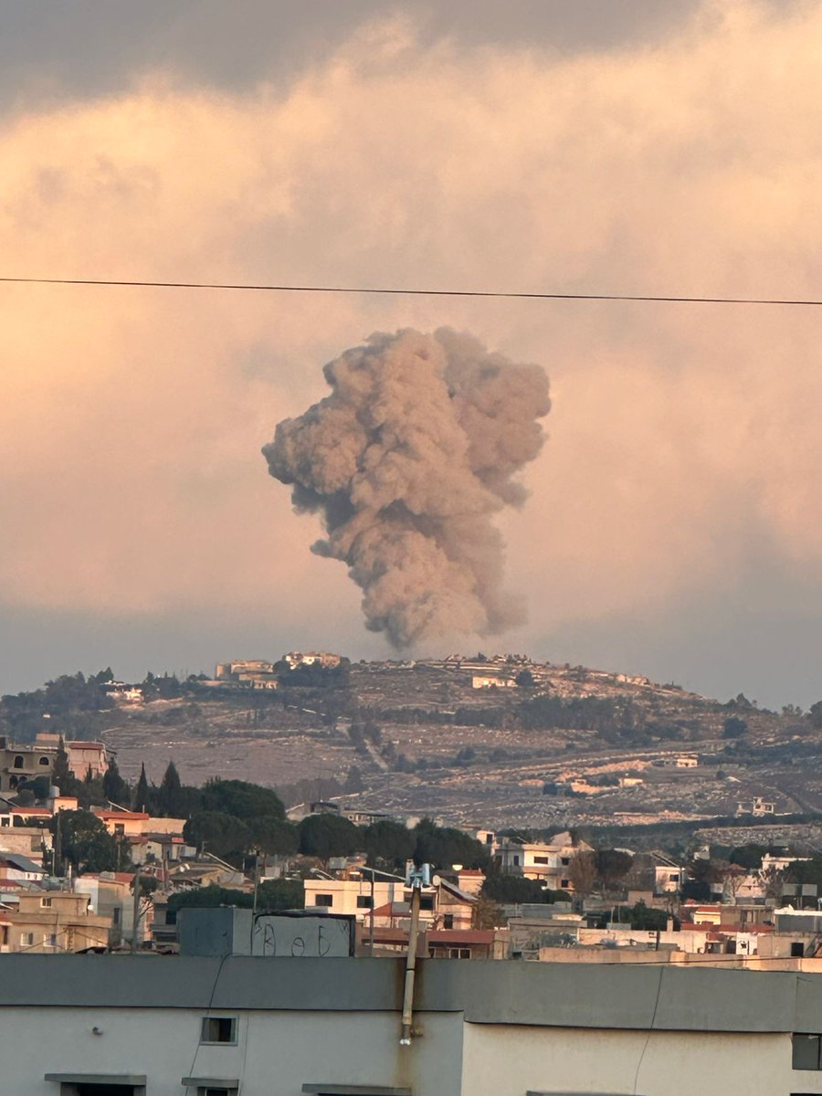 Les Israéliens bombardent des maisons à Yaroun, dans le sud du Liban