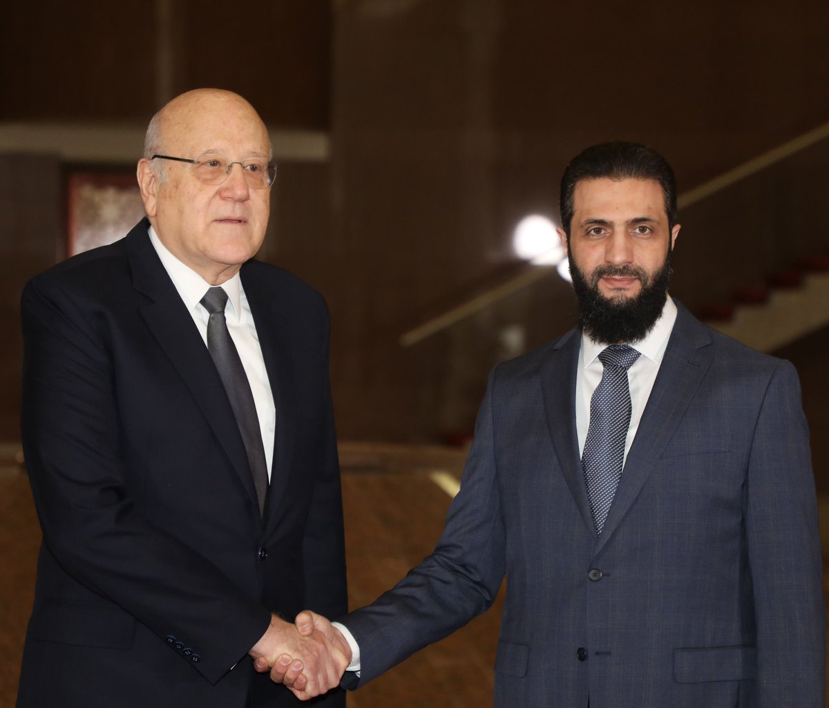 O PM libanês Mikati se encontra com o líder sírio A-Sharaa em Damasco. Esta é a primeira visita de um PM libanês em Damasco desde 2010