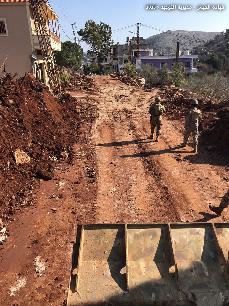 צבא לבנון אמר כי הוא משלים את פריסת הכוחות שלו לגזרה המערבית של דרום לבנון, בעקבות נסיגת הכוחות הישראליים. בפוסט ב-X, הכוחות המזוינים הלבנוניים אומרים שהם פורסים לעיירות ולכפרי הגבול של נאקורה, עאלמה אש-שעב, דהאירה, אייטרון, בינת ג'בייל, תאיר חרפה, מג'דל זון, סלחאני וקוזה.