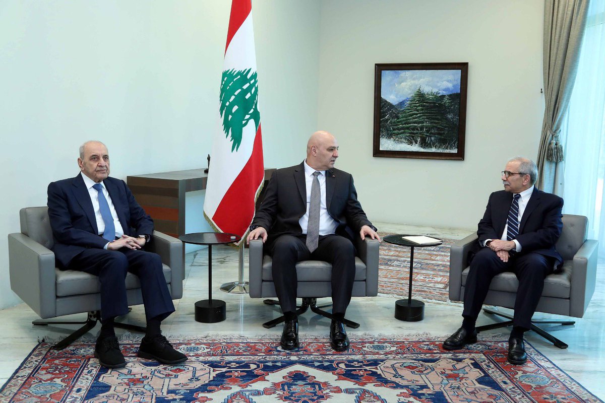 Primeira foto conjunta dos três líderes do Líbano: o presidente Joseph Aoun, o presidente do Parlamento Nabih Berri e o primeiro-ministro designado Nawaf Salam, no Palácio Baabda em Beirute