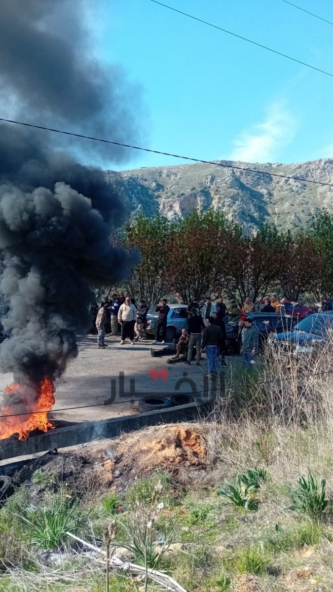 Kafr Kela residents block Khardali road in protest against continued occupation of their town