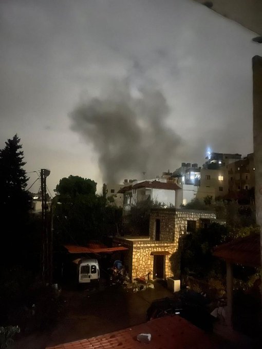 Bilder der Angriffe der israelischen Kampfflugzeuge heute Abend in der Region Iqlim al-Tuffah im Südlibanon