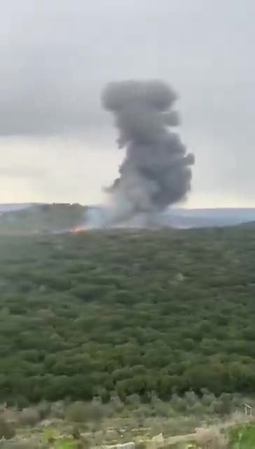 Un video que circula sobre las consecuencias del ataque israelí que tuvo como objetivo el área entre Shuhour y Ansar en el sur del Líbano