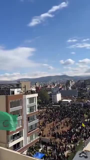 Multitudes en las inmediaciones del santuario de Sayyed Hassan Nasrallah en la carretera del aeropuerto