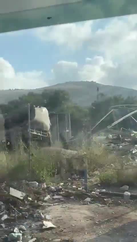 Une pièce préfabriquée à Adaisseh, dans le sud du Liban, a été ciblée à l'aube aujourd'hui.