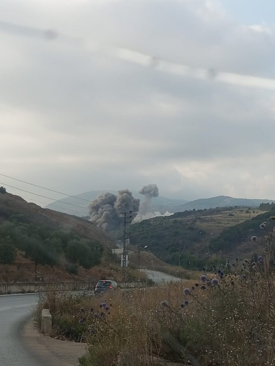 Al-Akhbar-correspondent: Een reeks Israëlische invallen was gericht op de hoogten van Iqlim al-Tuffah, al-Mahmoudiyah, Ali al-Taher Hill en de buitenwijken van al-Sarirah.