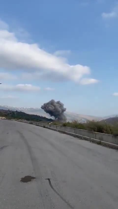 Het Israëlische leger bevestigde dat het luchtaanvallen heeft uitgevoerd op militaire posities en raketwerpers van Hezbollah ten noorden van de Litani-rivier in Libanon. Volgens het leger hebben gevechtsvliegtuigen faciliteiten met raketwerpers en raketwerpers, evenals wapendepots in het gebied, aangevallen.