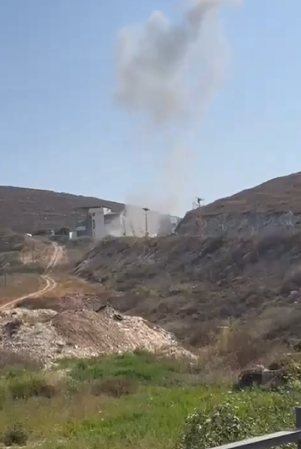 Een van de doelen van de Israëlische luchtaanval op het Kafrdjal-gebied in Nabatieh was Haitham Bakri, die financiële banden heeft met Hezbollah. Een Israëlische drone viel een auto aan in het Kafrdjal-gebied in het district Nabatieh in Zuid-Libanon, waarbij drie mensen omkwamen.