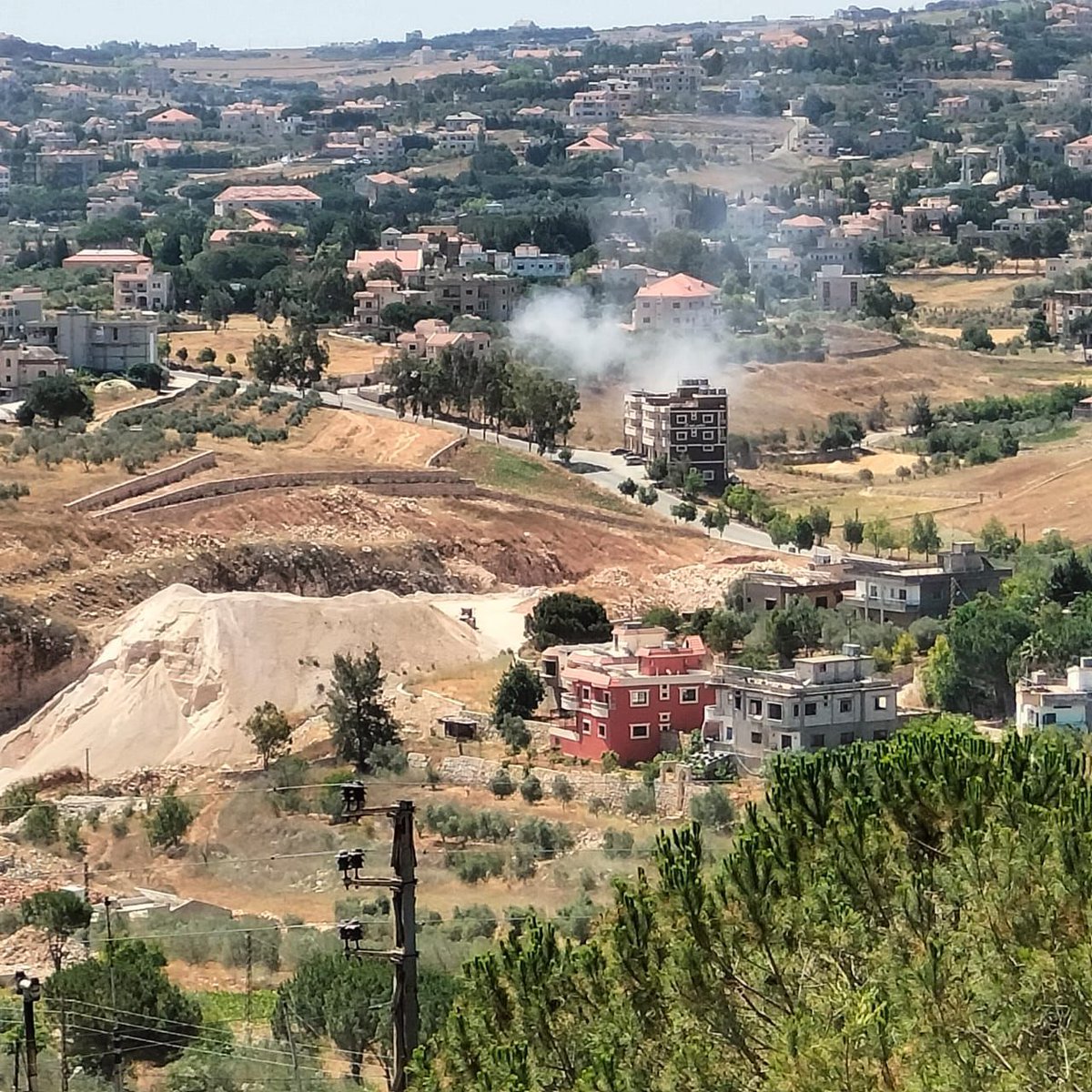 Um ataque ocorreu no cruzamento Barashit-Shaqra, com relatos de vítimas.