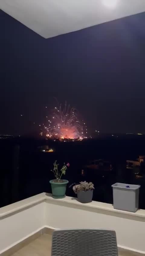 Escenas del violento ataque israelí que tuvo como objetivo un edificio entre Abaa y Ansar.