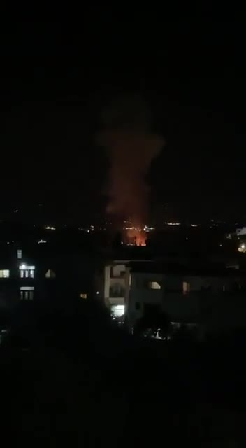 Un dron israelí atacó un vehículo Rapid con un misil guiado en el barrio Al-Ras de Deir al-Zahrani.