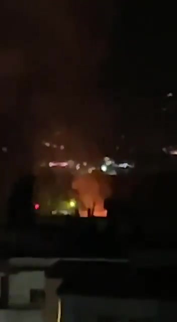 Um drone israelense atingiu um veículo Rapid com um míssil guiado no bairro de Al-Ras, em Deir al-Zahrani.