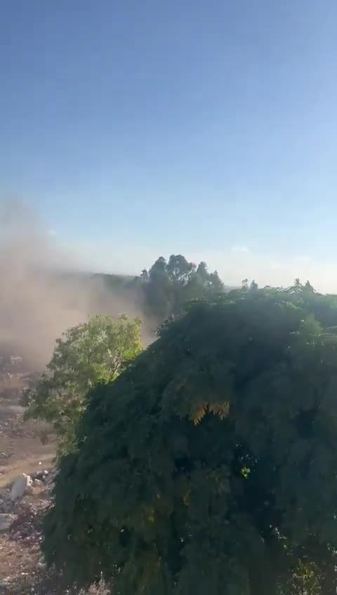 An Israeli drone strike targeted the Al-Qala'a neighborhood between the towns of Harouf and Al-Duwayr.