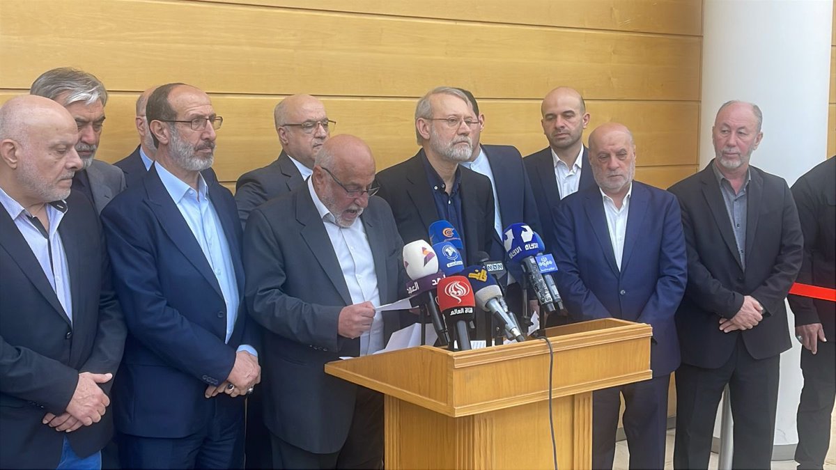 El secretario del Consejo Supremo de Seguridad Nacional de Irán, Ali Larijani, llegó a Beirut, Líbano.