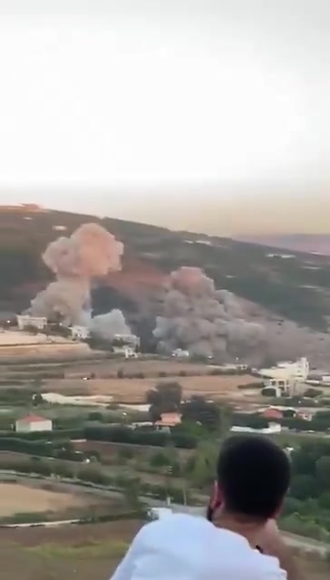 Israeli forces are currently carrying out a series of airstrikes in southern Lebanon, according to Lebanese media. Among the targeted areas are Jarmaq and Mahmoudiyeh