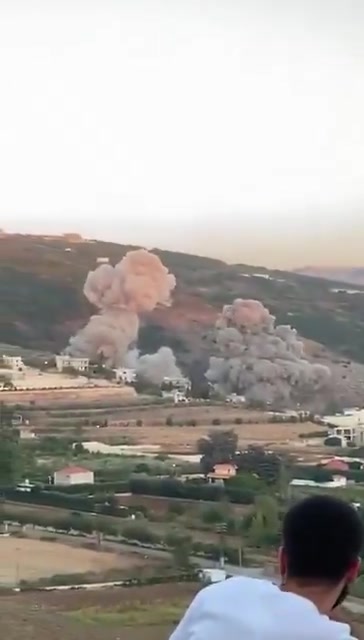 Israeli forces are currently carrying out a series of airstrikes in southern Lebanon, according to Lebanese media. Among the targeted areas are Jarmaq and Mahmoudiyeh
