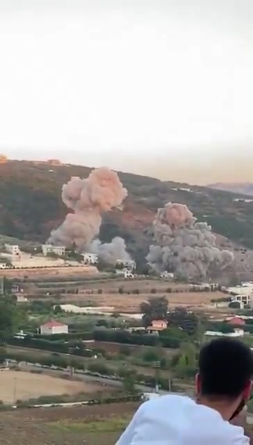 Israeli forces are currently carrying out a series of airstrikes in southern Lebanon, according to Lebanese media. Among the targeted areas are Jarmaq and Mahmoudiyeh
