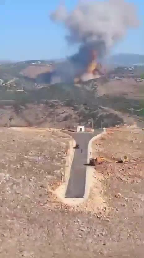 Os ataques aéreos atingiram as proximidades de Jarmaq e Al-Mahmoudiya.