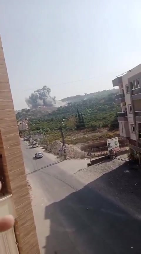 Footage of Israeli airstrikes targeting the valley between the towns of Tyre, Tirdaba, Ma'raka and Al-Abbasiya in the Tyre district of southern Lebanon.