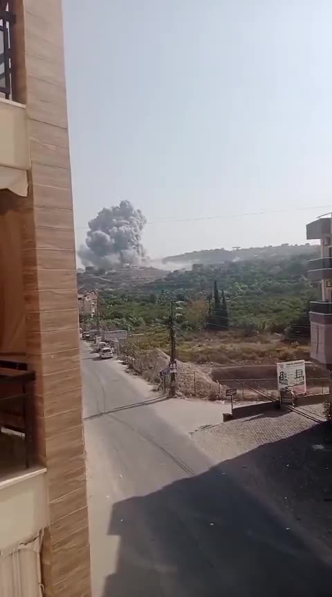 Footage of Israeli airstrikes targeting the valley between the towns of Tyre, Tirdaba, Ma'raka and Al-Abbasiya in the Tyre district of southern Lebanon.