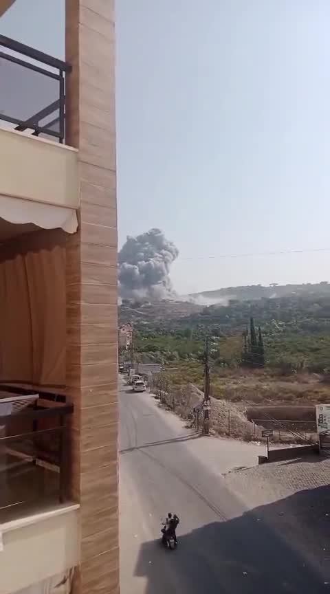 Footage of Israeli airstrikes targeting the valley between the towns of Tyre, Tirdaba, Ma'raka and Al-Abbasiya in the Tyre district of southern Lebanon.