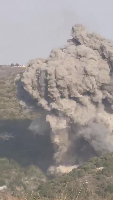 Footage of Israeli air raid targeting Jarmaq in south Lebanon 