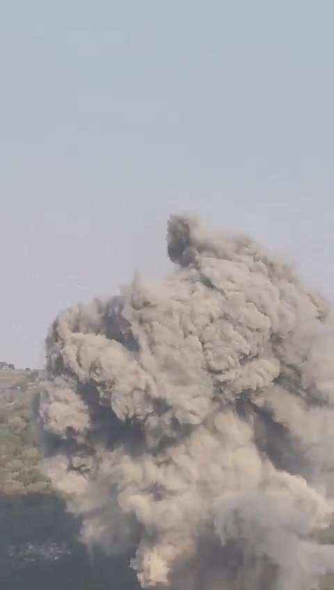 Footage of Israeli air raid targeting Jarmaq in south Lebanon 